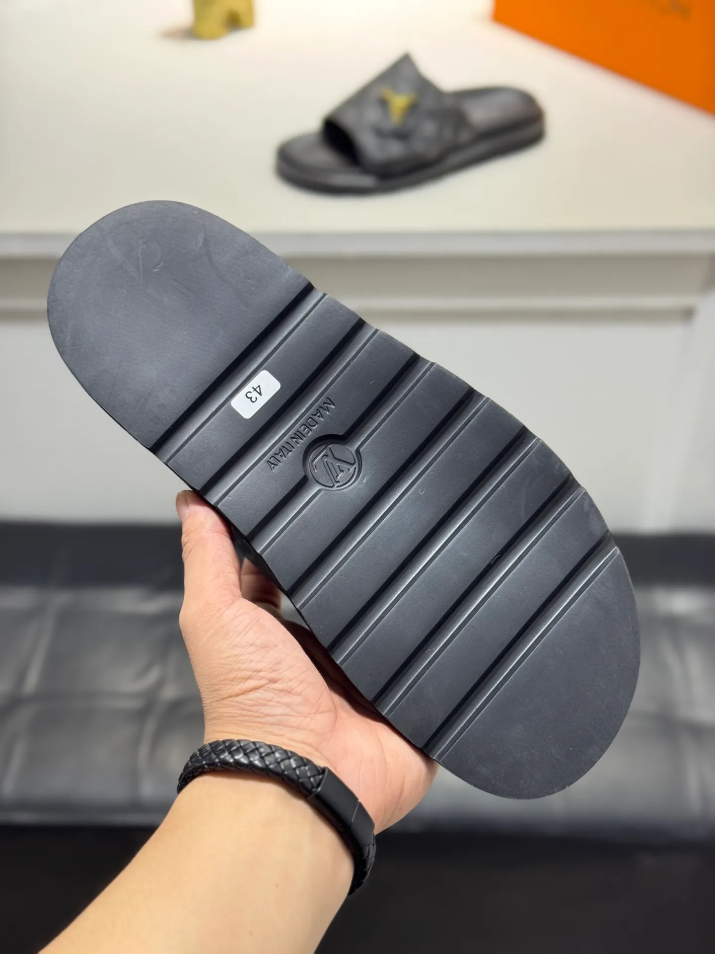Men's Men's Shoes💰360 [New Style]🦇🦇Top Original [Louis Vuitton] Slippers for Couples👫Spring and Summer Style🎯🎯As an active family in the fashion industry ⭐ Lv takes bold innovation as its true nature ⚡Fabric and floral with hardware🔥Clean and neat ⚡Fashionable and elegant🌹Multiple colors available Size: 36-44 (45. Customized